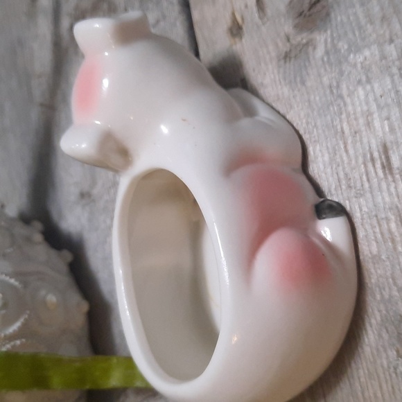 Small Smiling Pig Ceramic Planter - Picture 4 of 5